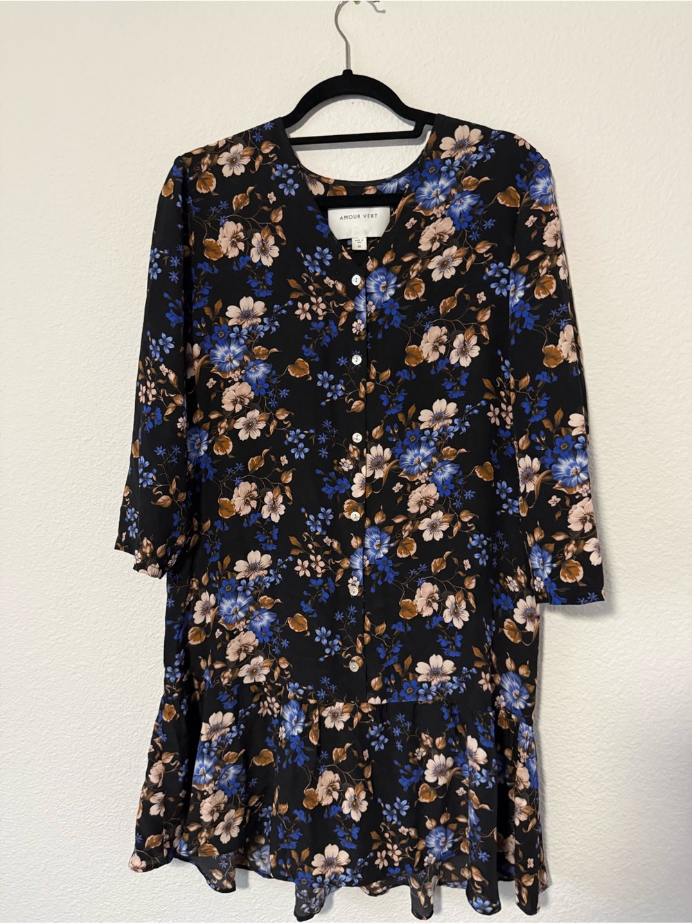 Amour Vert Black Floral Button-Front Drop-Waist Dress Floral 100% Silk.    V3